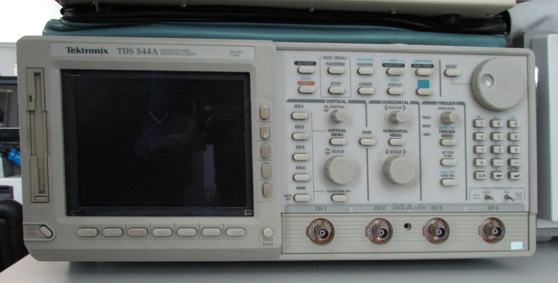 TEKTRONIX 7704 